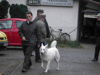 Coralie Begr&uuml;&szlig;ung